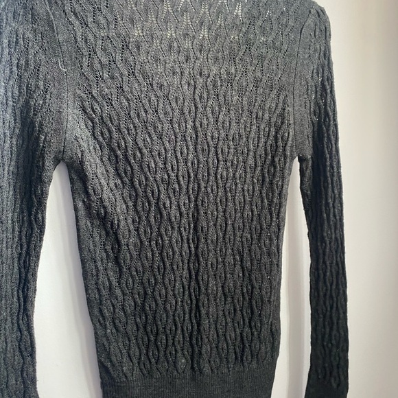 Women's Dark Gray Cable-Knit V-Neck Sweater - Picture 5 of 6